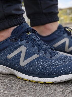 New Balance 860 Men’s 11.5 Blue Running Shoes Athletic Sneakers